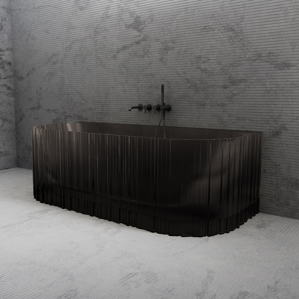 Bewater pretextbathtub with vertical external structure, made of polyresin, including waste and overflow fittings