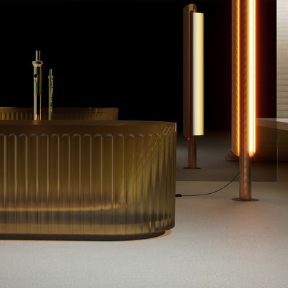 Bewater freistehende Badewanne, mit vertikal geriffelter Außenstruktur, inkl. Ablauflaufgarnitur