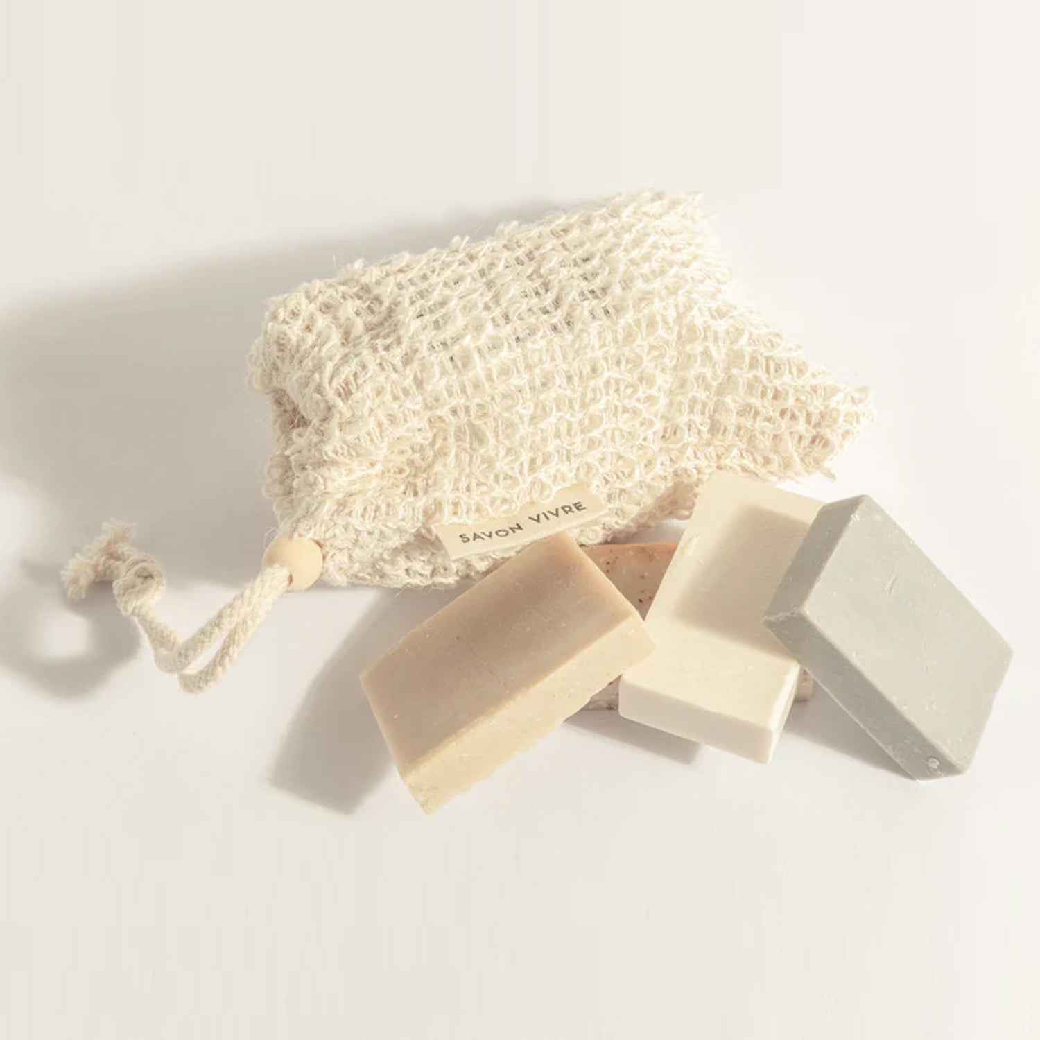SAVON VIVRE - Bio-Sisal-Seifensäckchen, mit 5 verschiedenen Seifen á 20g befüllt