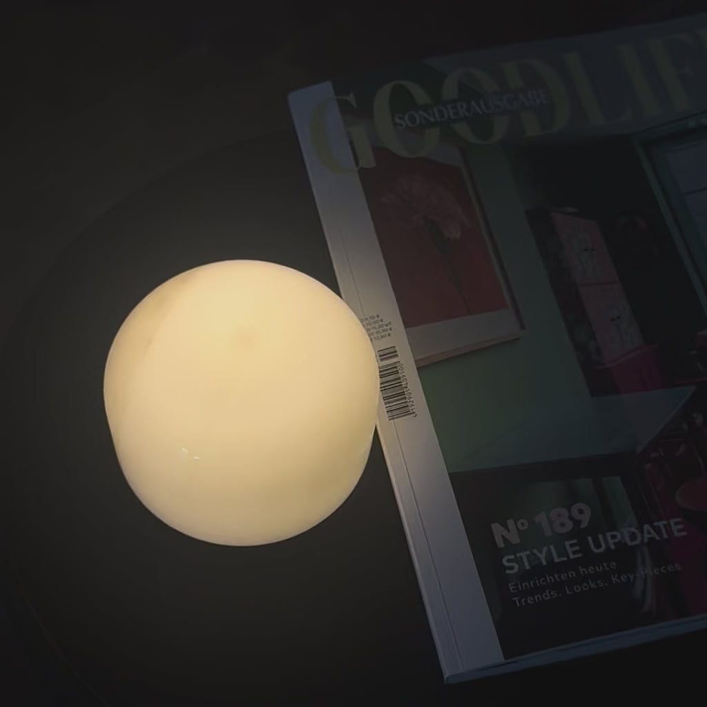 Lampe de table en albâtre de forme semi-ovale, pour une lumière blanc chaud en trois niveaux de luminosité
